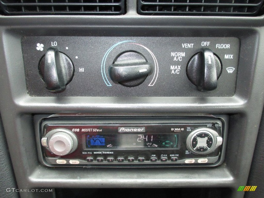 1999 Ford Mustang GT Convertible Controls Photos