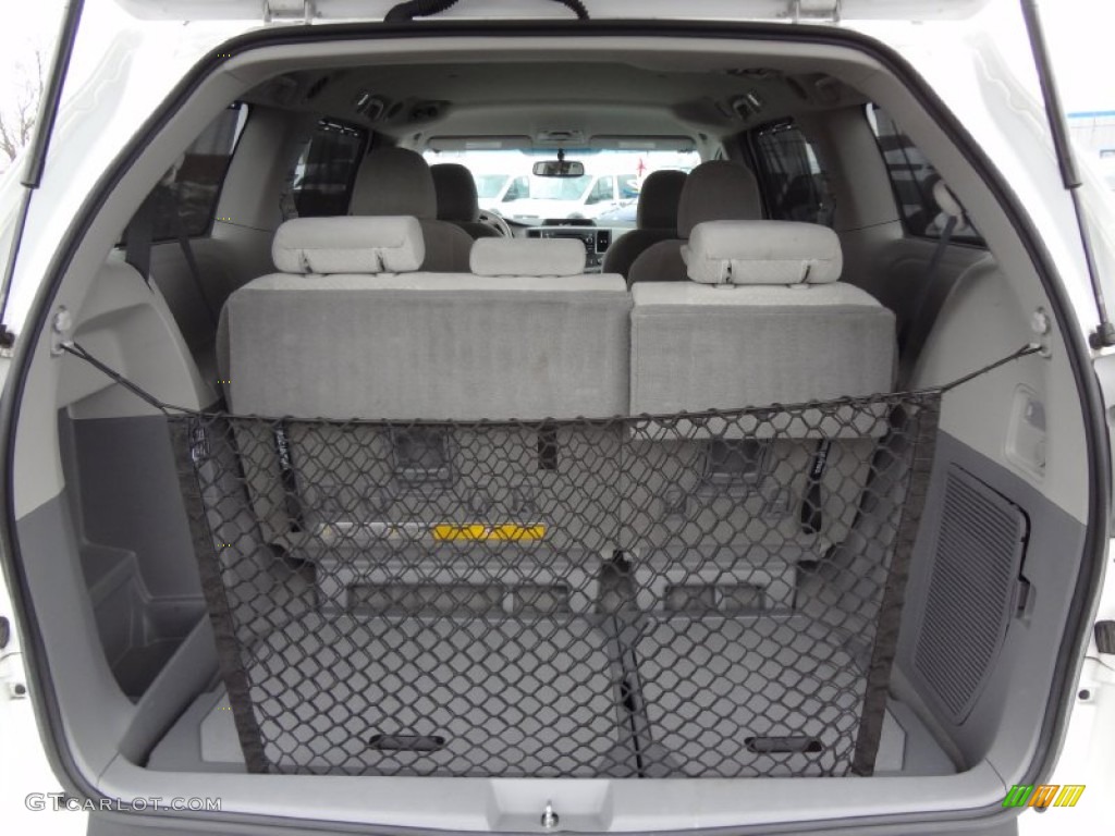 2011 Sienna LE AWD - Super White / Light Gray photo #7