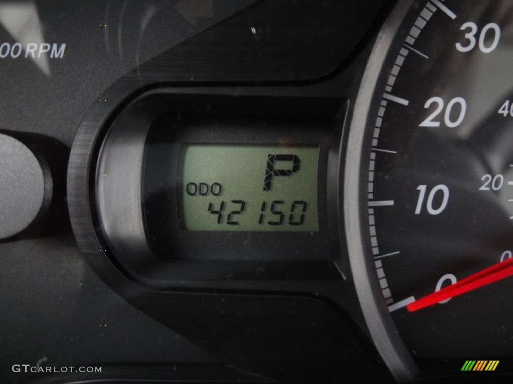 2011 Sienna LE AWD - Super White / Light Gray photo #25