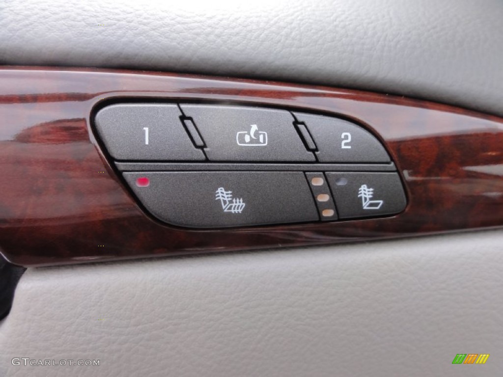 2008 Buick Lucerne CXL Controls Photo #77210681