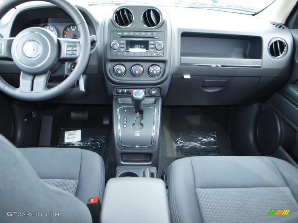 2013 Jeep Patriot Latitude Dashboard Photos