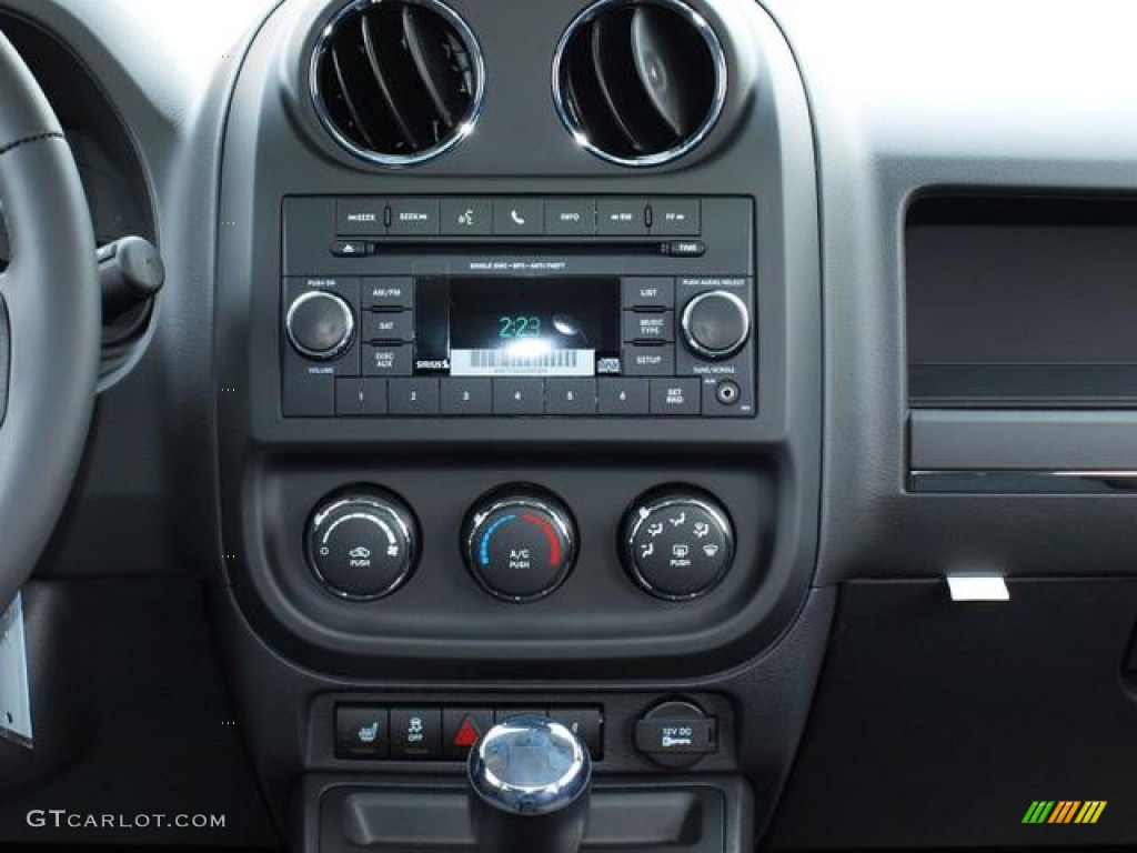 2013 Jeep Patriot Latitude Controls Photo #77211995