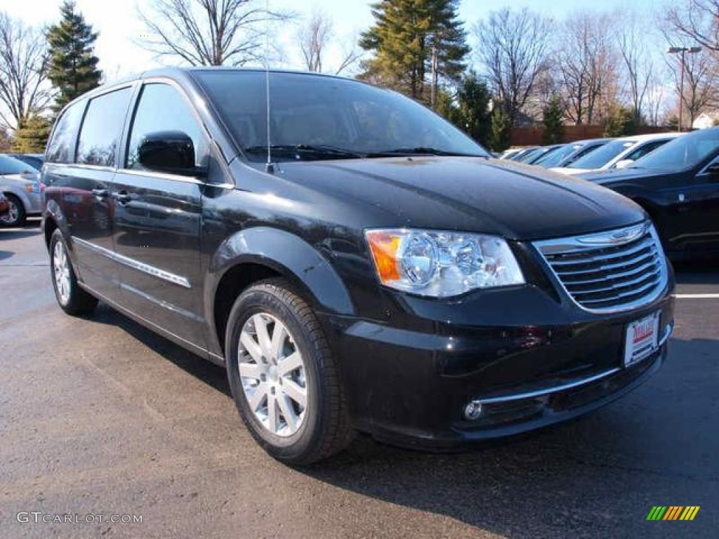 2013 Town & Country Touring - Brilliant Black Crystal Pearl / Black/Light Graystone photo #2