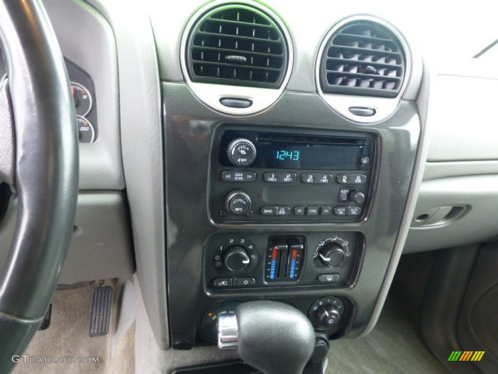 2005 GMC Envoy SLE 4x4 Controls Photo #77223384