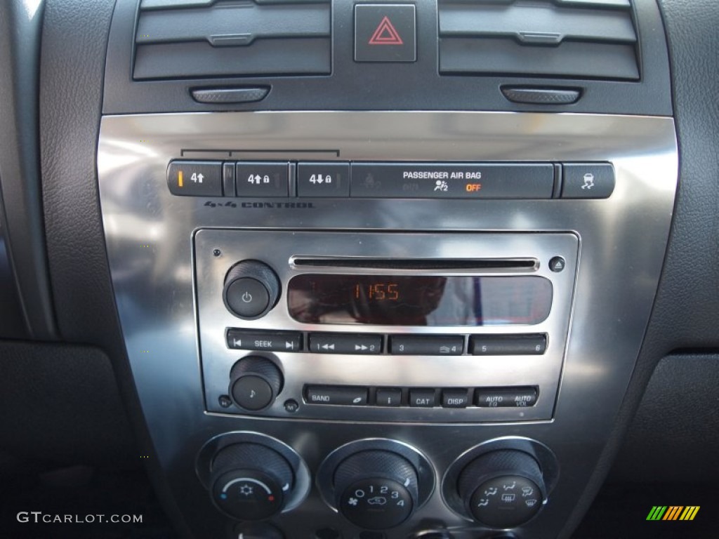 2006 Hummer H3 Standard H3 Model Controls Photo #77223425