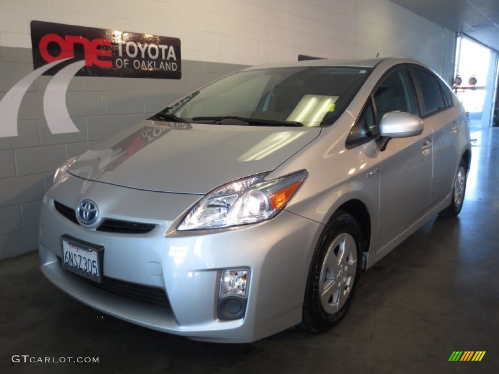 2010 Prius Hybrid III - Classic Silver Metallic / Dark Gray photo #1