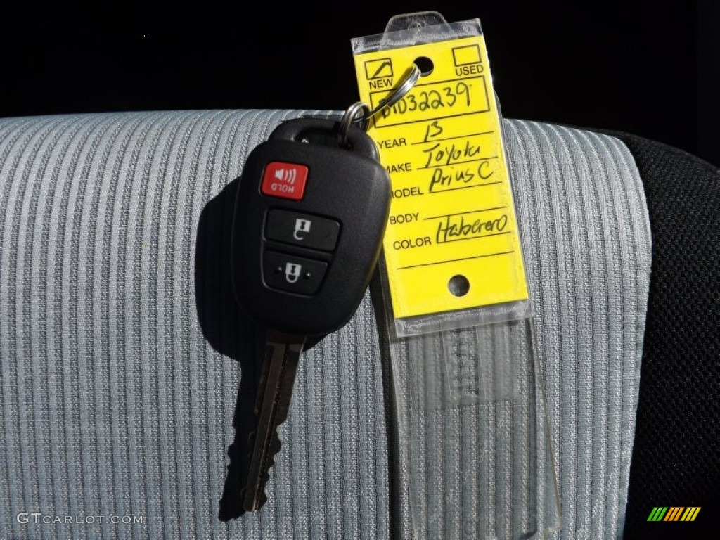 2013 Toyota Prius c Hybrid Two Keys Photo #77230610