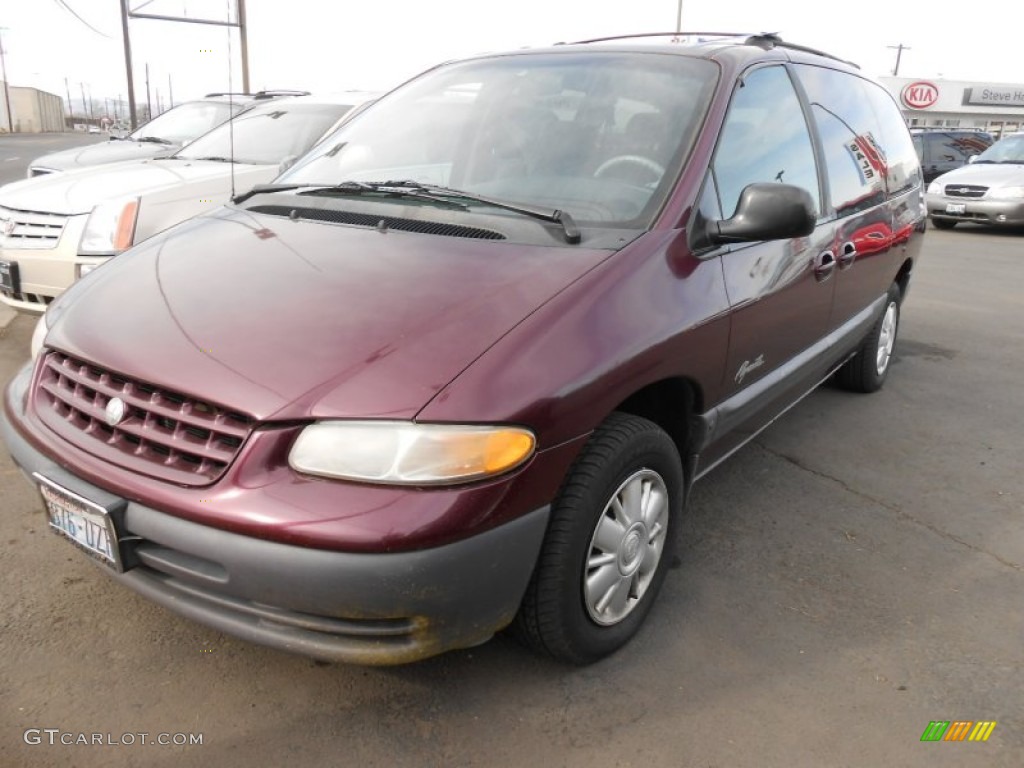 1999 Grand Voyager SE - Deep Cranberry Pearl / Silver Fern photo #1