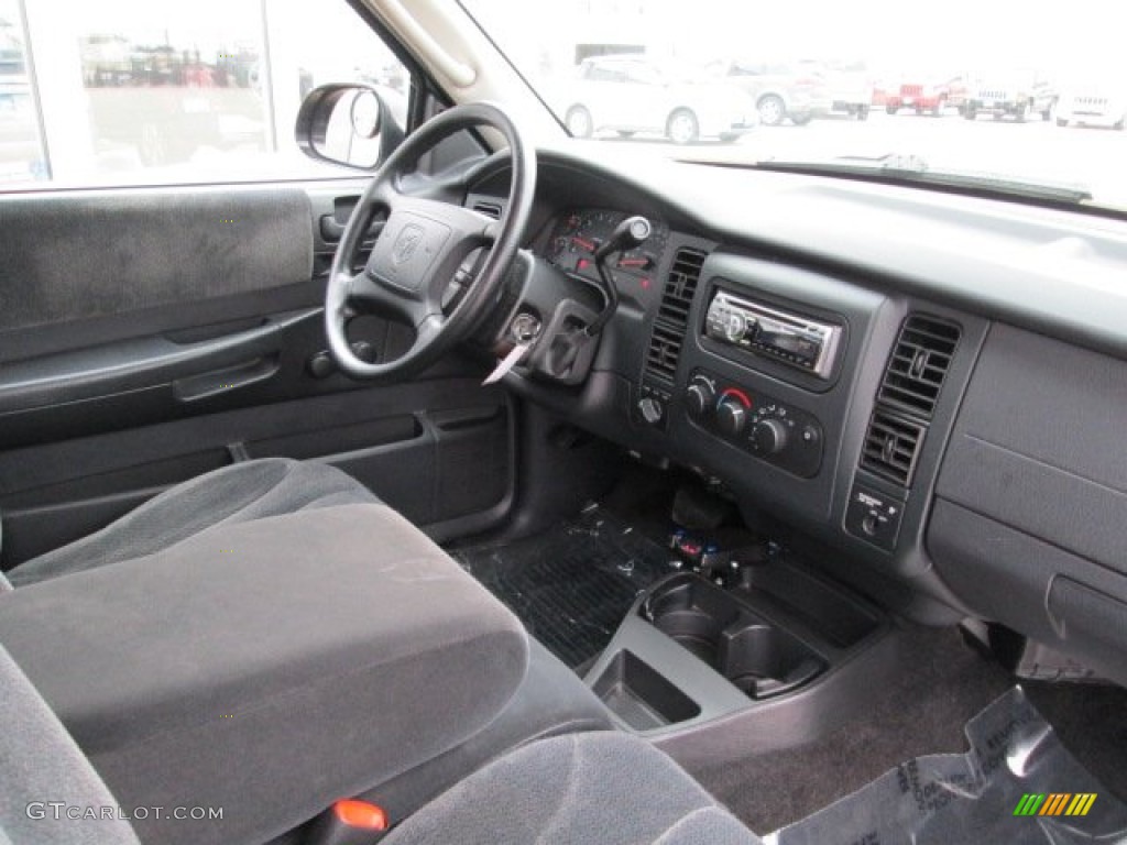 2004 Dakota Sport Regular Cab 4x4 - Black / Dark Slate Gray photo #22