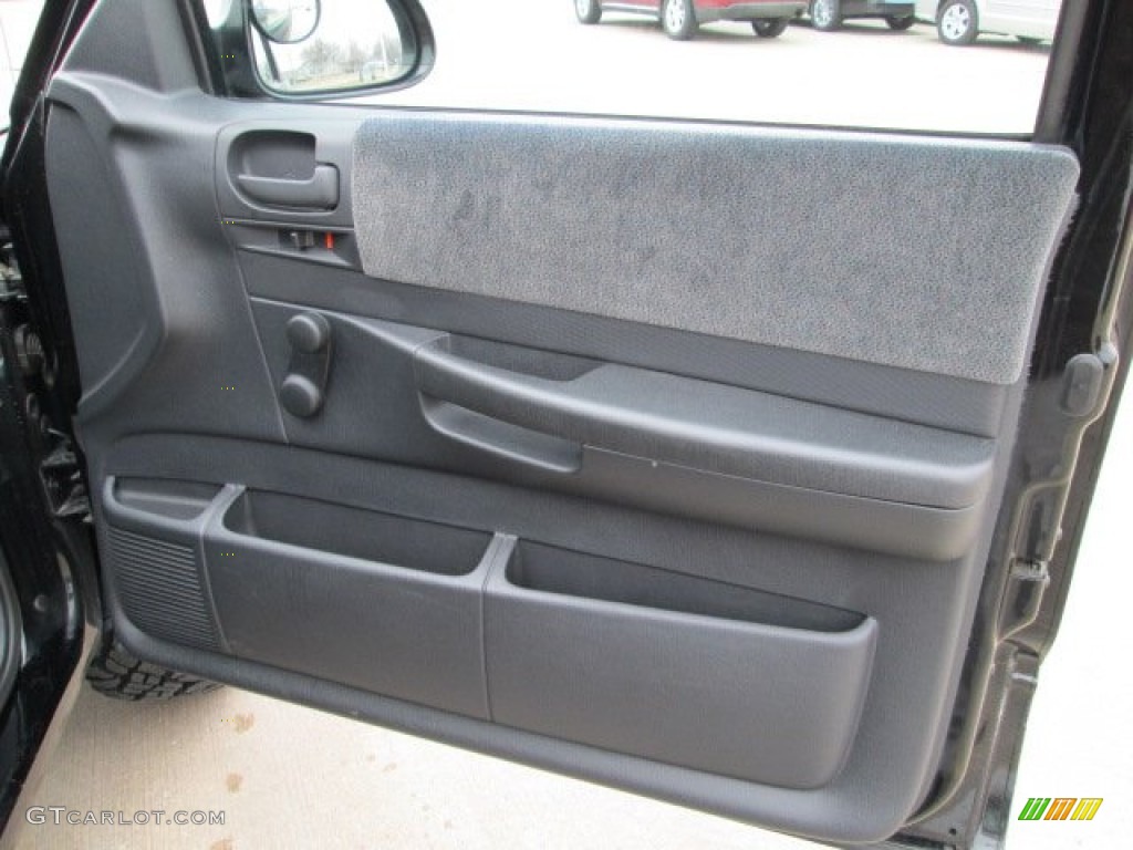 2004 Dakota Sport Regular Cab 4x4 - Black / Dark Slate Gray photo #23