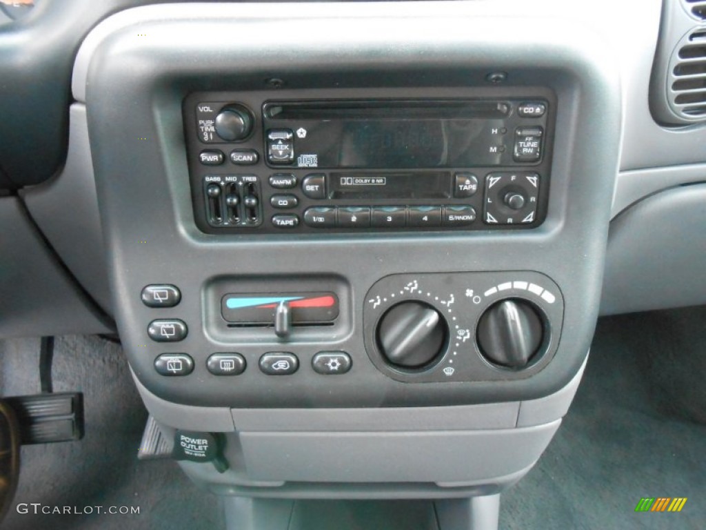 1999 Plymouth Grand Voyager SE Controls Photo #77232644