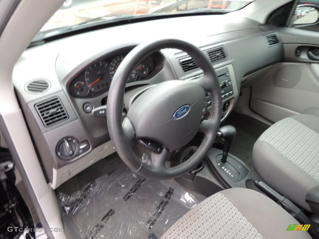 Charcoal/Light Flint Interior 2007 Ford Focus ZX4 SES Sedan Photo #77234876