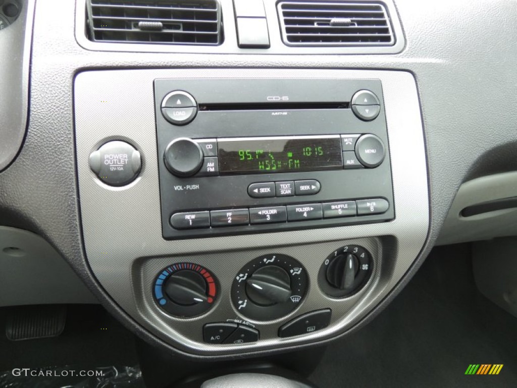 2007 Ford Focus ZX4 SES Sedan Controls Photos