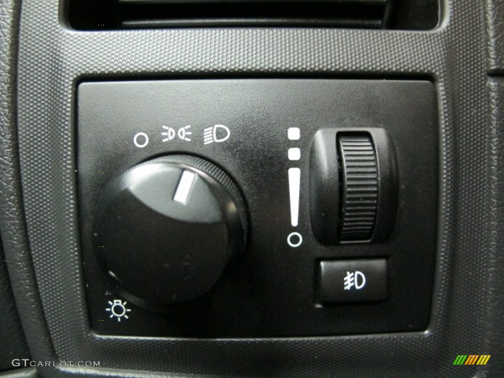 2005 Dodge Magnum R/T Controls Photo #77235406