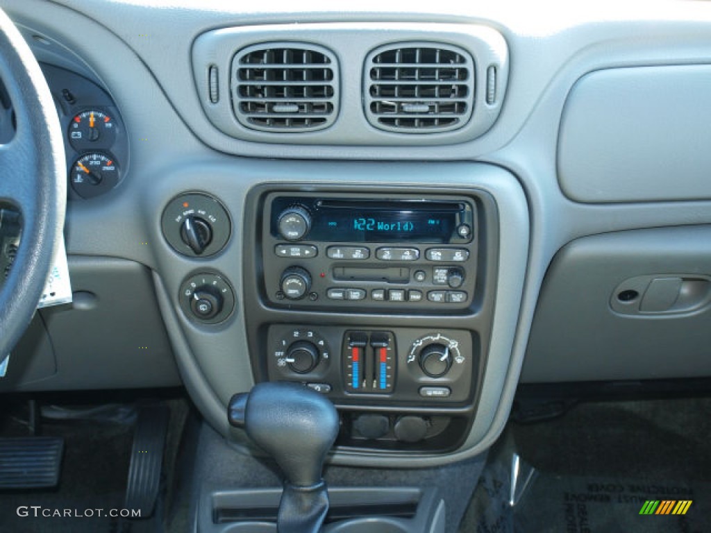 2004 Chevrolet TrailBlazer LT 4x4 Controls Photo #77235455