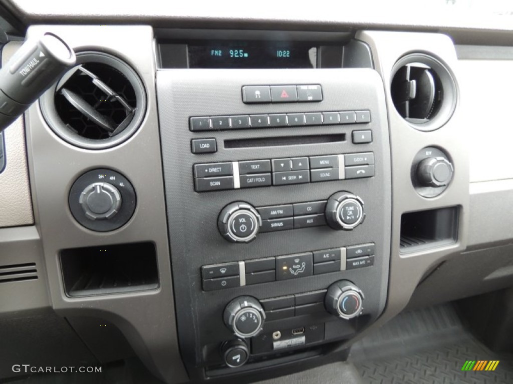 2010 Ford F150 STX SuperCab 4x4 Controls Photo #77235913