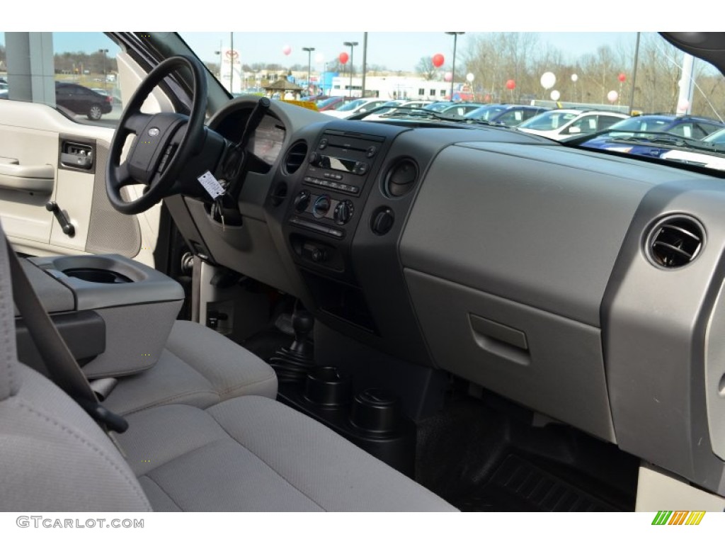 2005 F150 STX SuperCab 4x4 - Black / Medium Flint Grey photo #13