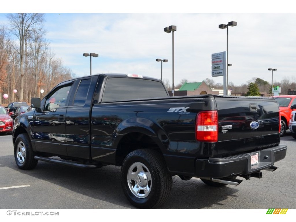 2005 F150 STX SuperCab 4x4 - Black / Medium Flint Grey photo #30