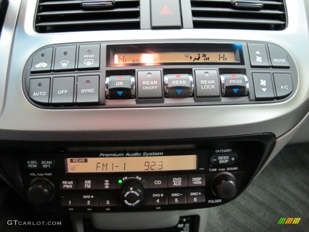 2010 Honda Odyssey Touring Controls Photo #77237219