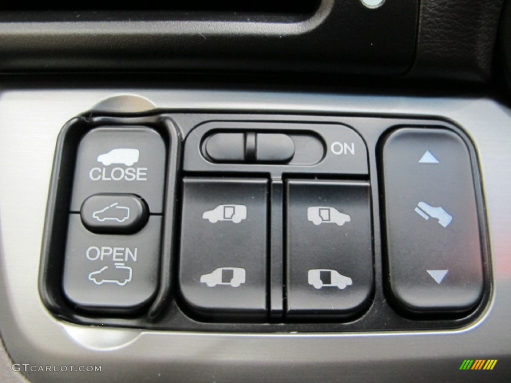 2010 Honda Odyssey Touring Controls Photo #77237452