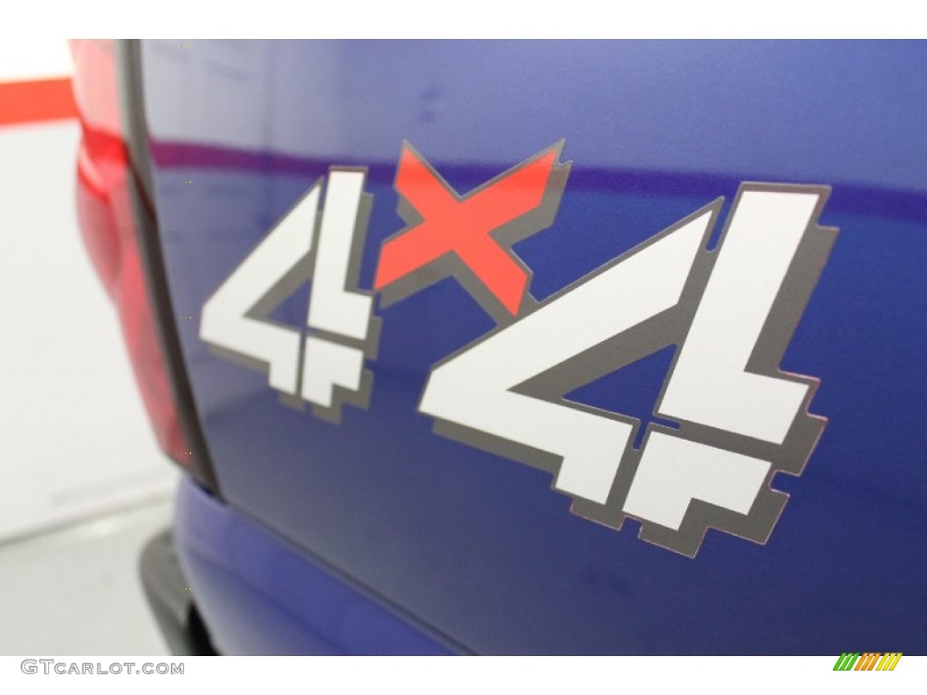 2004 Silverado 2500HD LS Extended Cab 4x4 - Arrival Blue Metallic / Dark Charcoal photo #45