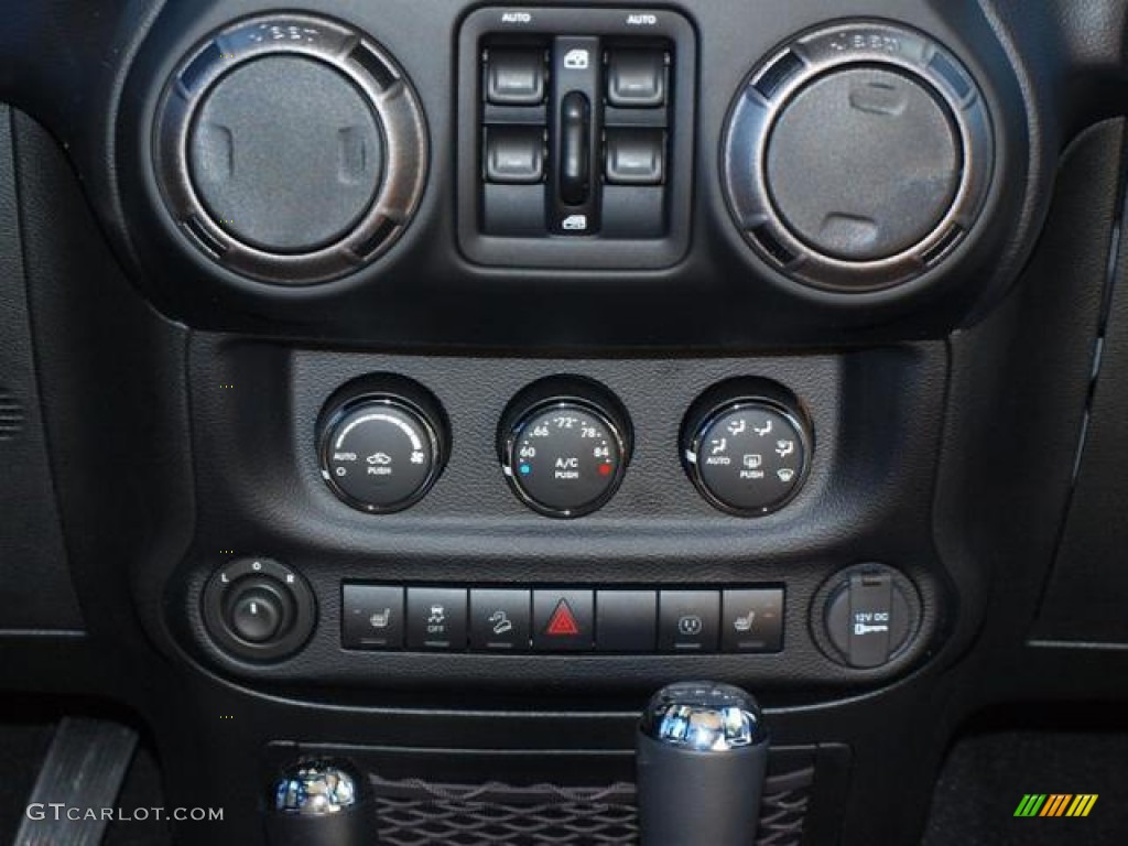 2013 Jeep Wrangler Unlimited Moab Edition 4x4 Controls Photo #77241158