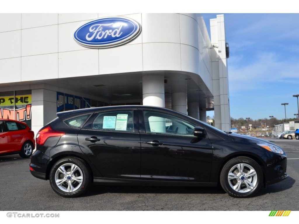 Tuxedo Black 2013 Ford Focus SE Hatchback Exterior Photo #77241375