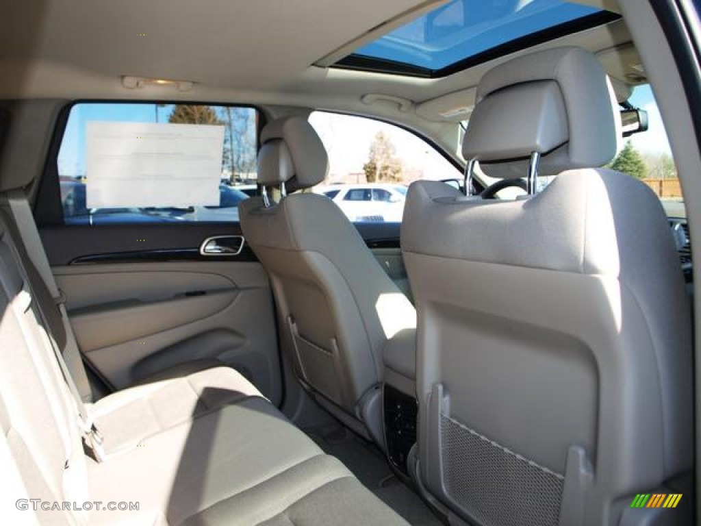 2013 Grand Cherokee Laredo 4x4 - Brilliant Black Crystal Pearl / Dark Graystone/Medium Graystone photo #4