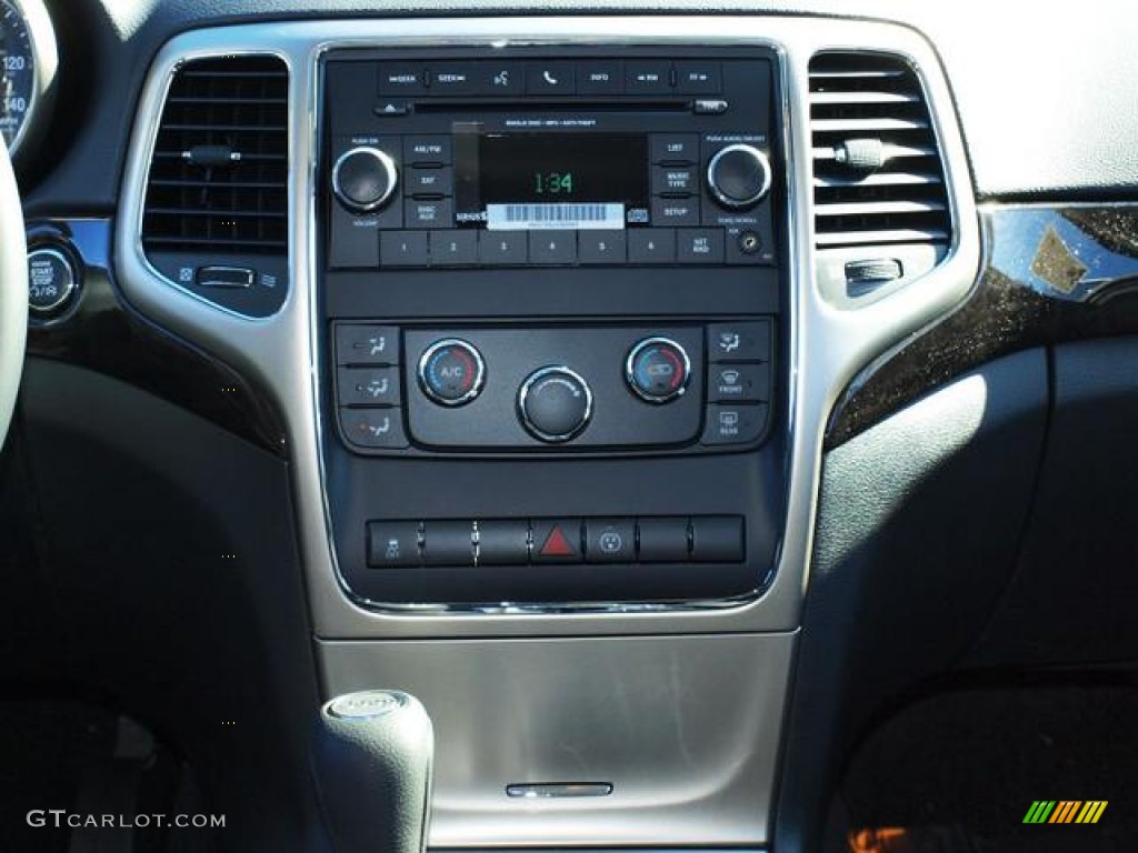 2013 Grand Cherokee Laredo 4x4 - Bright Silver Metallic / Black photo #6
