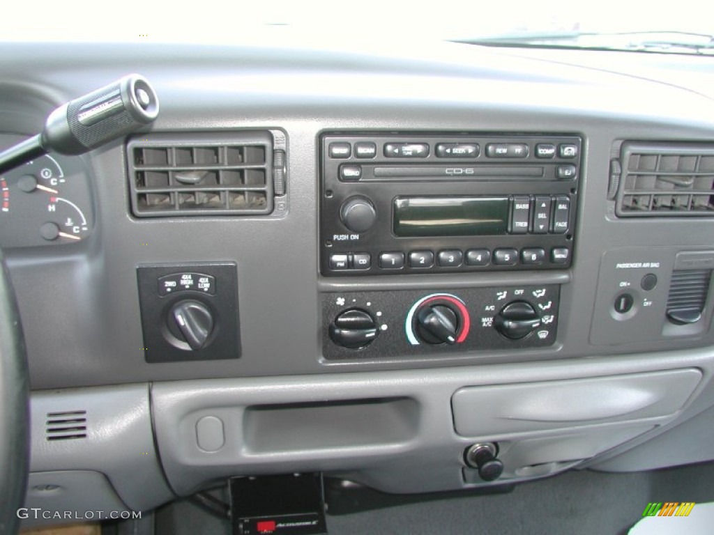 2003 Ford F350 Super Duty XLT SuperCab 4x4 Controls Photo #77246201