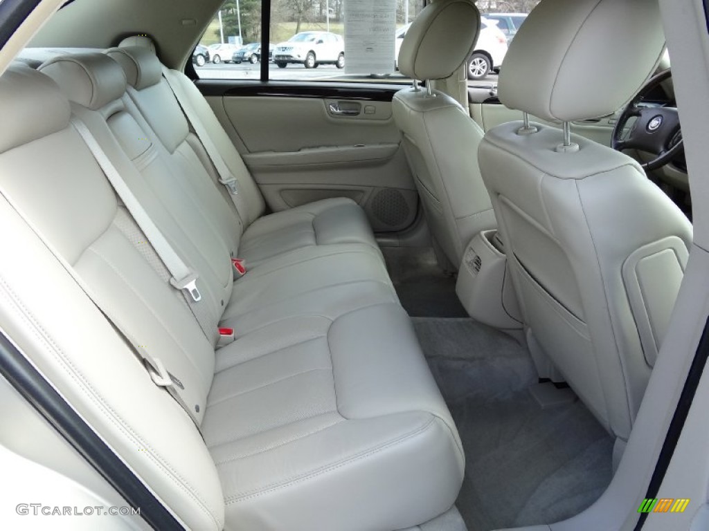 2009 Cadillac DTS Standard DTS Model Rear Seat Photo #77247317