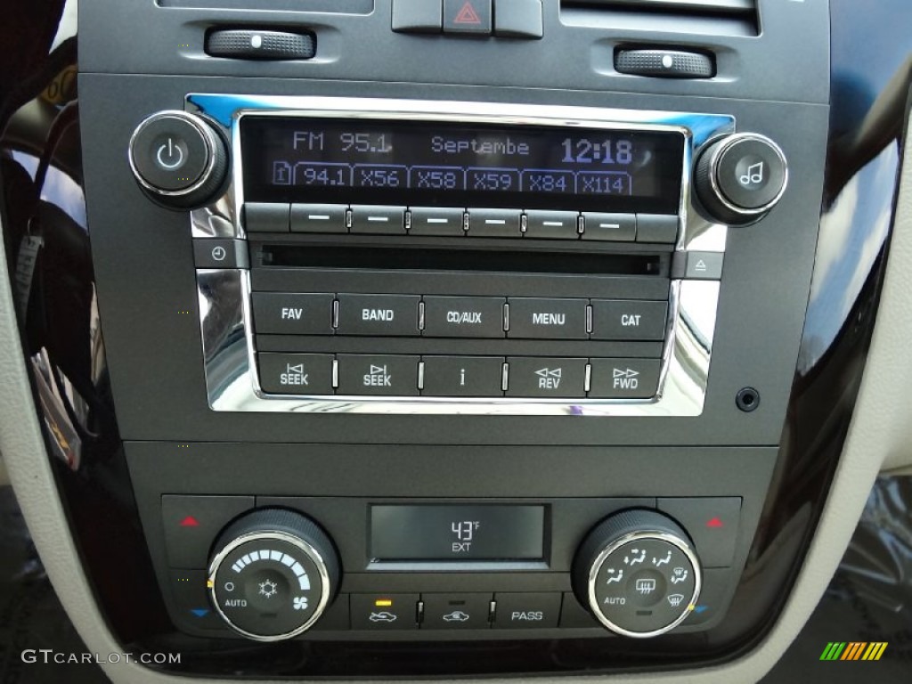 2009 Cadillac DTS Standard DTS Model Controls Photo #77247541