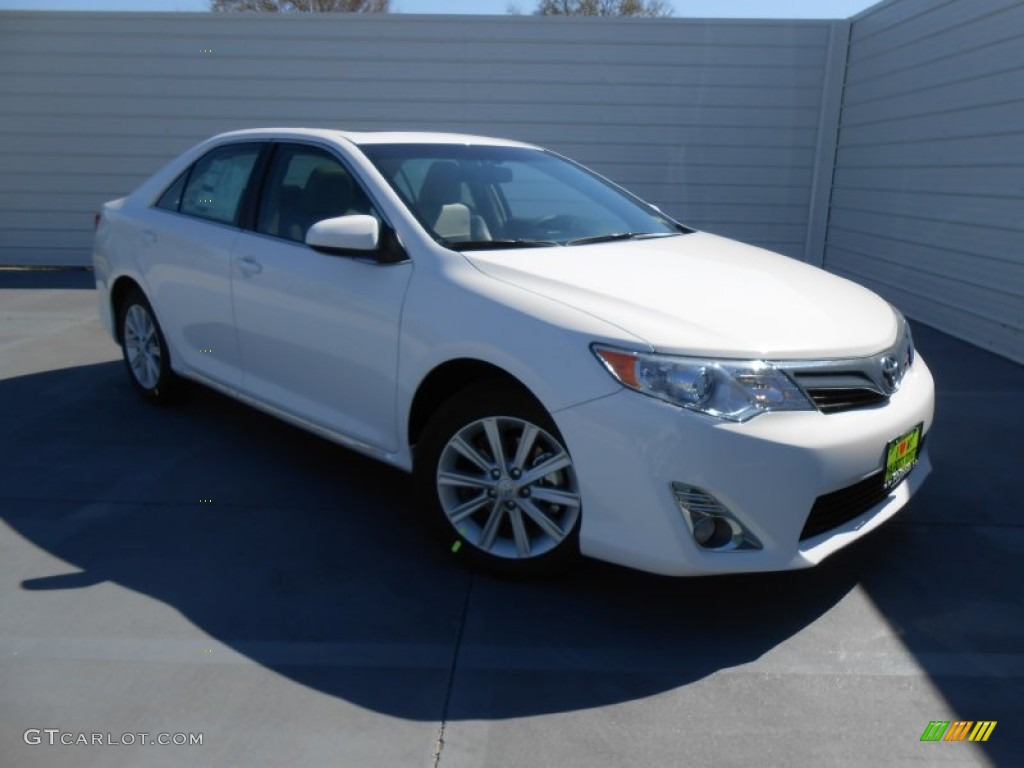 2013 Camry XLE - Super White / Ash photo #1
