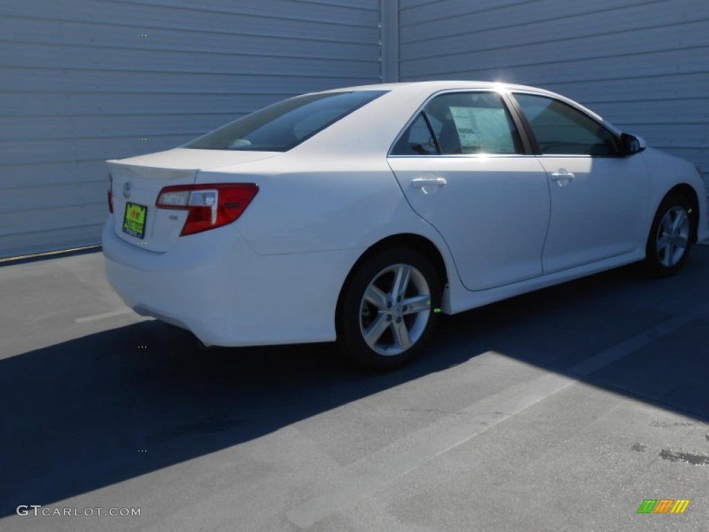 2013 Camry SE - Super White / Black photo #3