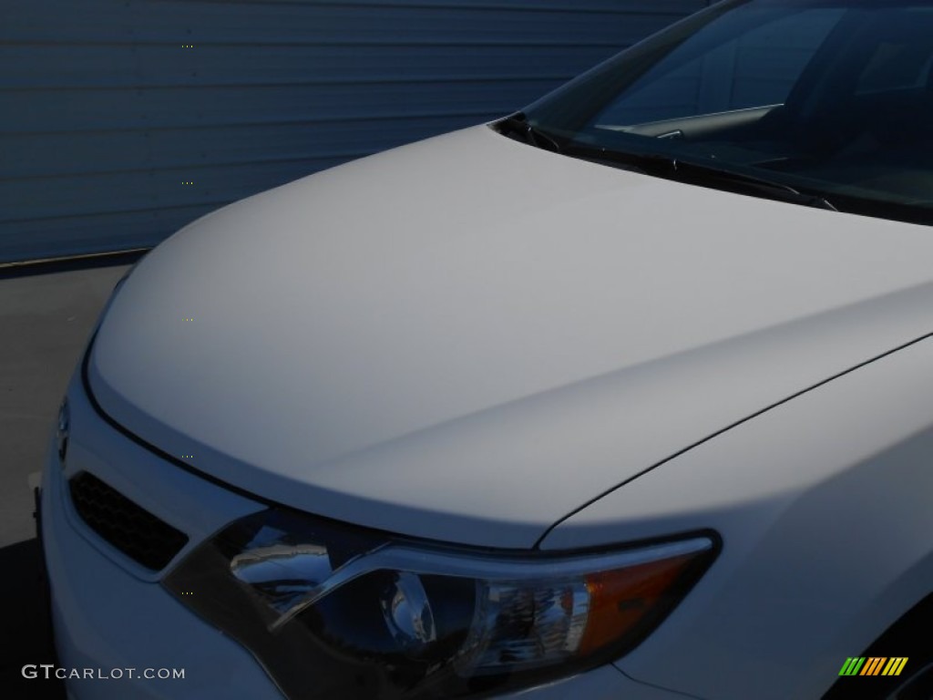 2013 Camry SE - Super White / Black photo #12