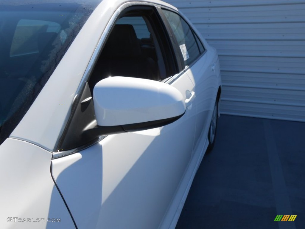 2013 Camry SE - Super White / Black photo #14