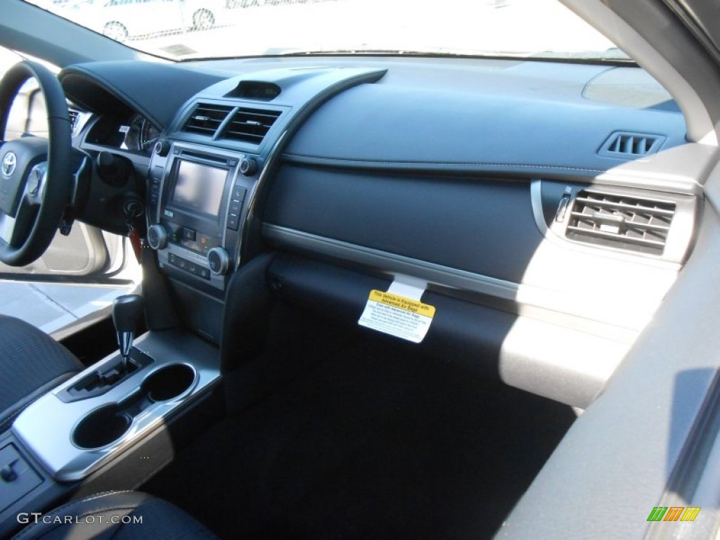 2013 Camry SE - Super White / Black photo #18