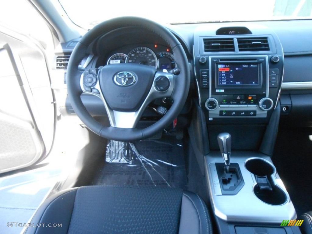 2013 Camry SE - Super White / Black photo #25