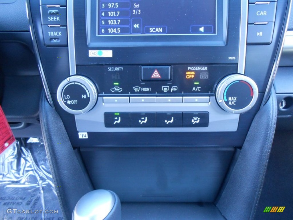 2013 Camry SE - Super White / Black photo #29