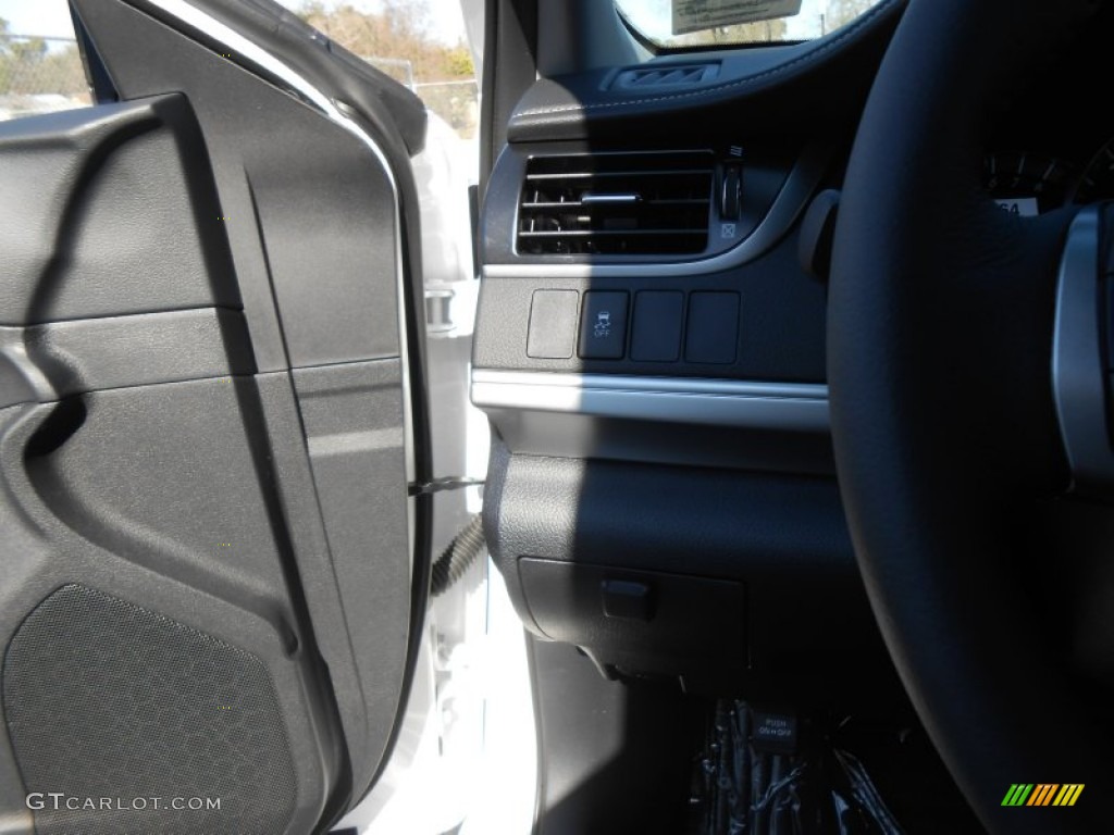 2013 Camry SE - Super White / Black photo #33