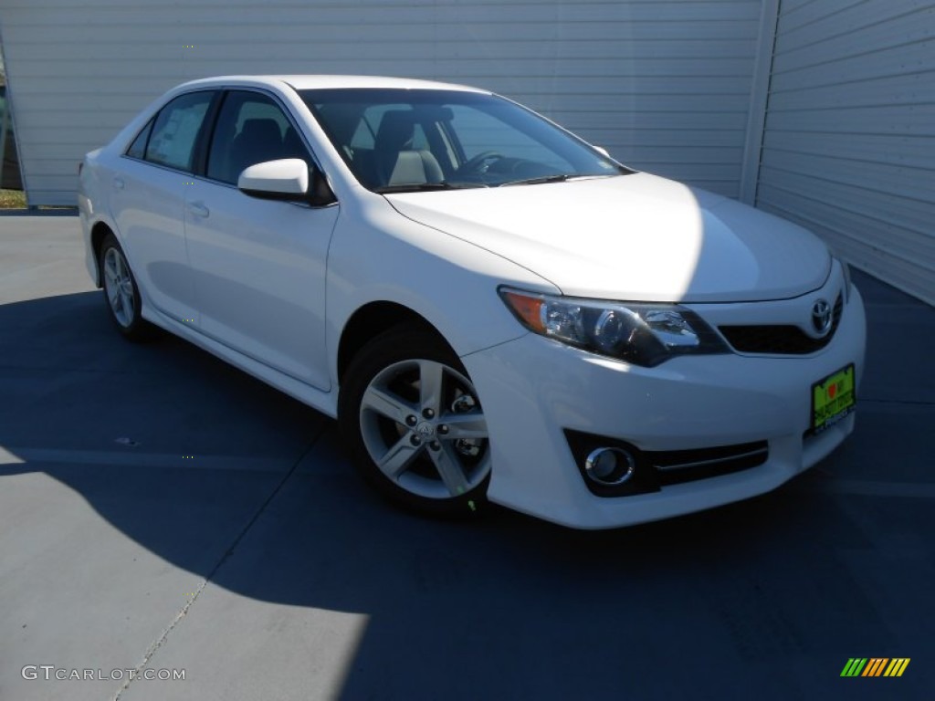 2013 Camry SE - Super White / Black photo #2