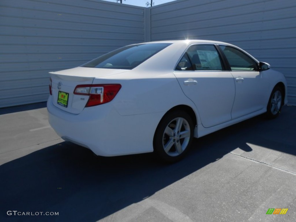 2013 Camry SE - Super White / Black photo #4