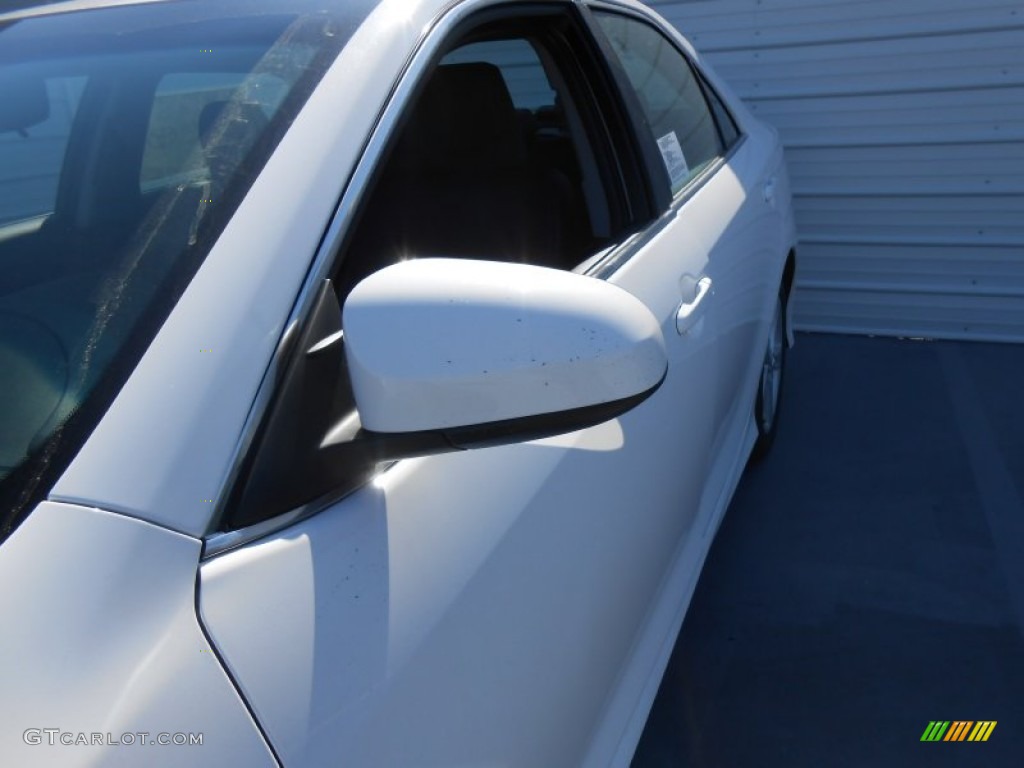 2013 Camry SE - Super White / Black photo #15