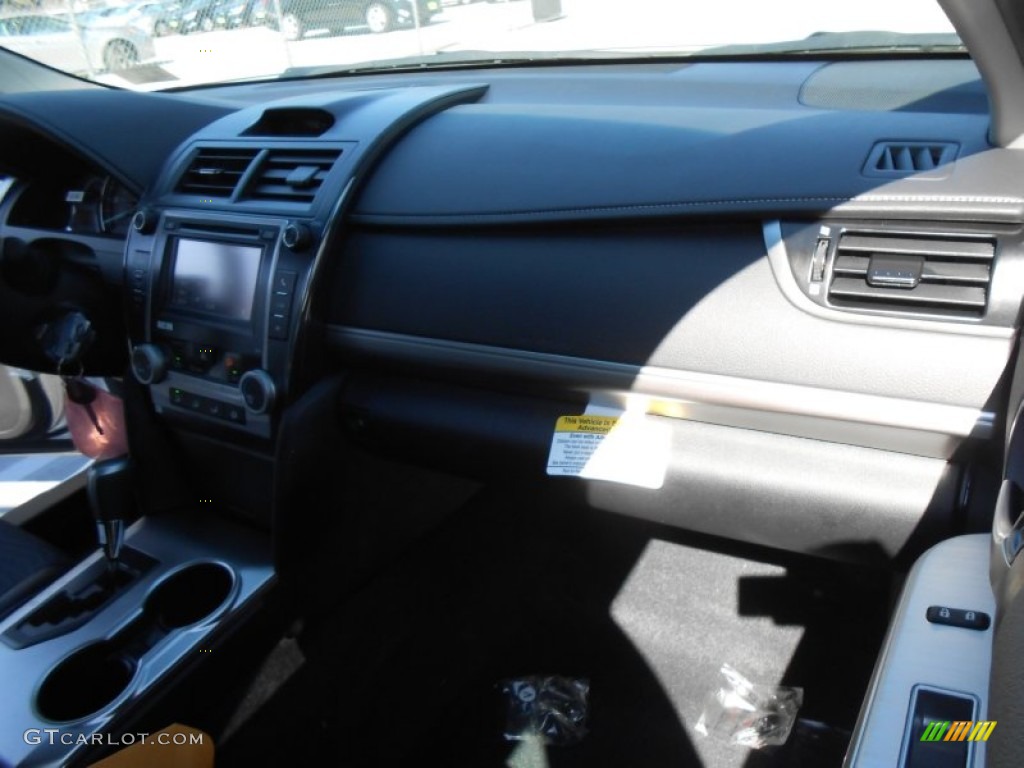 2013 Camry SE - Super White / Black photo #19