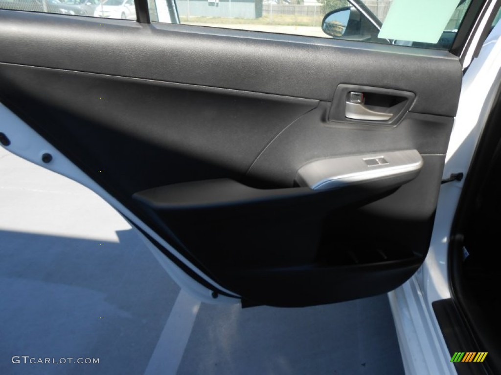 2013 Camry SE - Super White / Black photo #20
