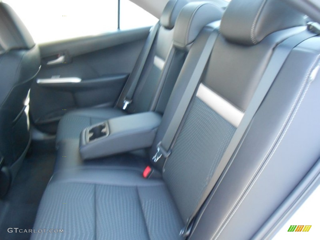 2013 Camry SE - Super White / Black photo #21
