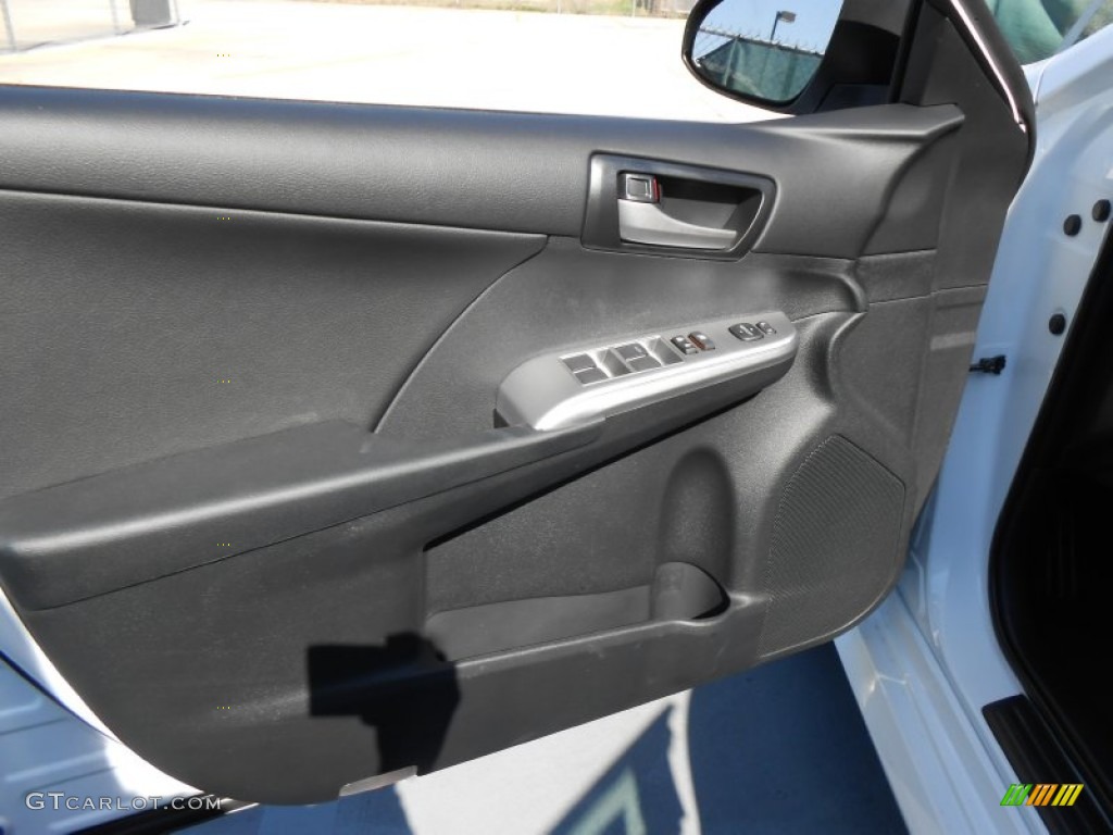2013 Camry SE - Super White / Black photo #22