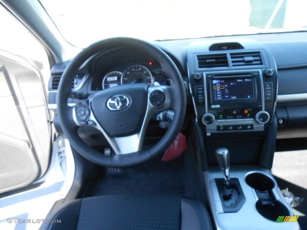 2013 Camry SE - Super White / Black photo #26