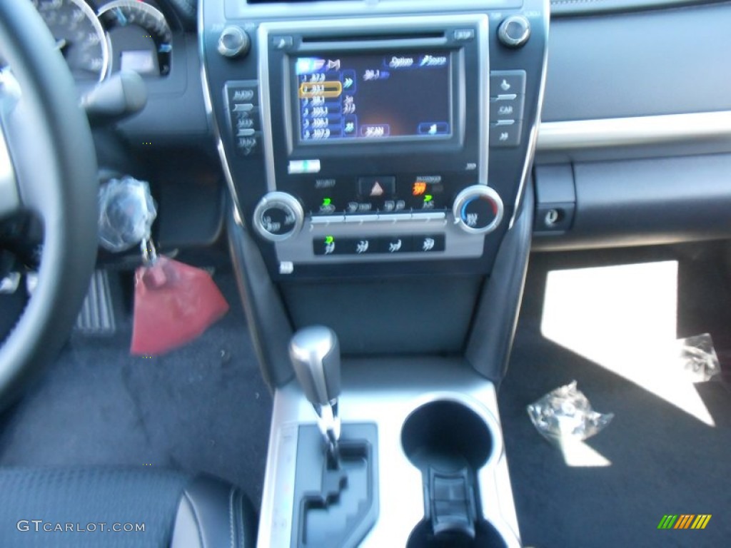 2013 Camry SE - Super White / Black photo #27