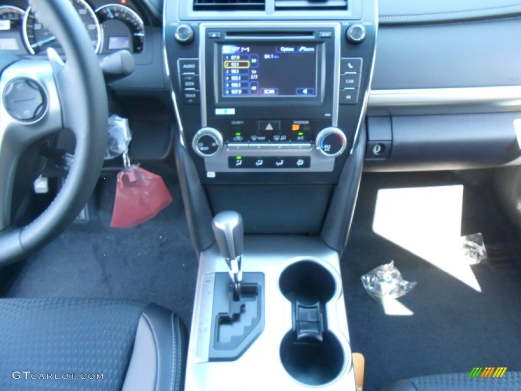 2013 Camry SE - Super White / Black photo #28